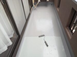 【西宮市】ベランダ・屋上防水工事でバルコニーの防水機能を整え、雨水の浸入を防ぐ